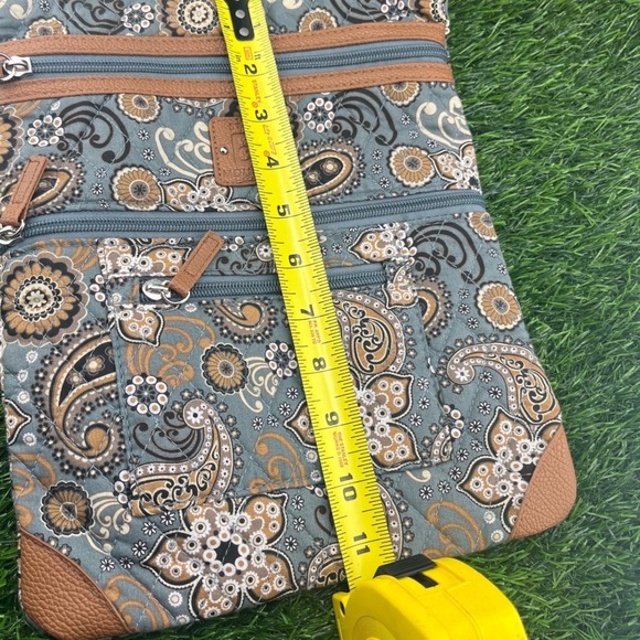 Stone Mountain Quilted Paisley Crossbody Blue Tan Zip Pockets Adjustable Strap - Picture 11 of 14